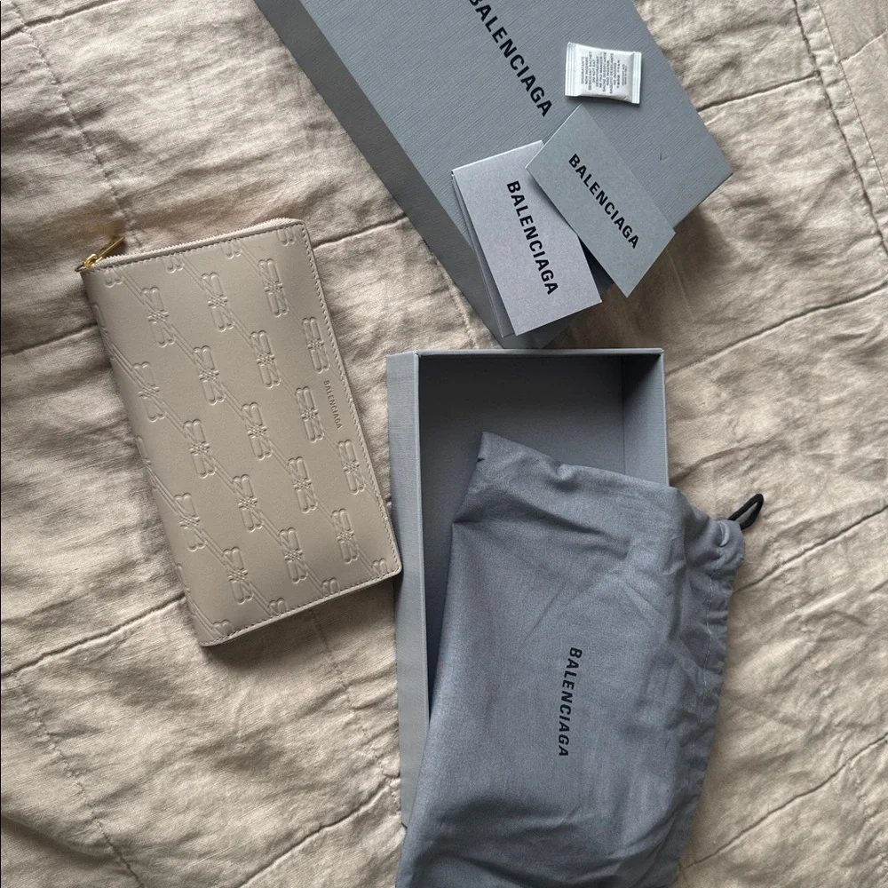 BALENCIAGA Beige leather wallet with embossed logo monogram-NWT - Picture 11 of 11